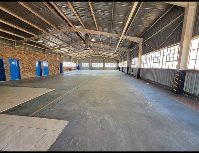 900M² WAREHOUSE FOR SALE IN ROBERTSHAM